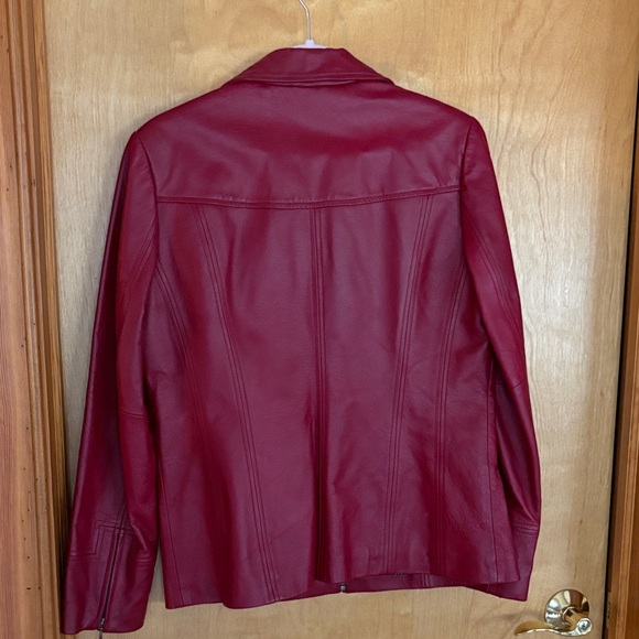 Covington Women's Bold Red Leather Jacket - Picture 7 of 15